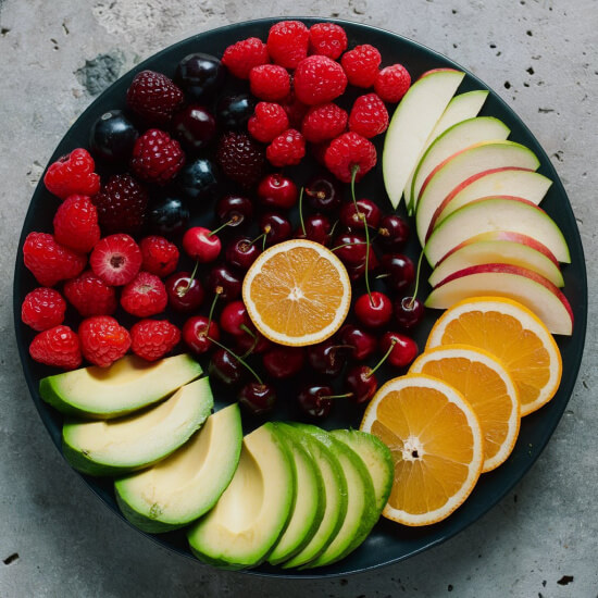 large plate filled with fruit that are good for diabetes