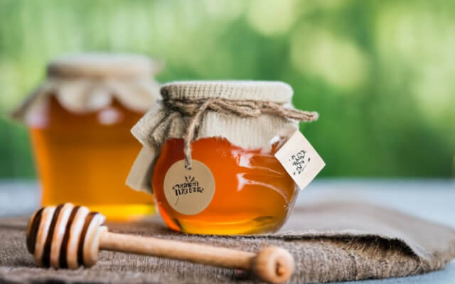 jars of raw gallberry honey